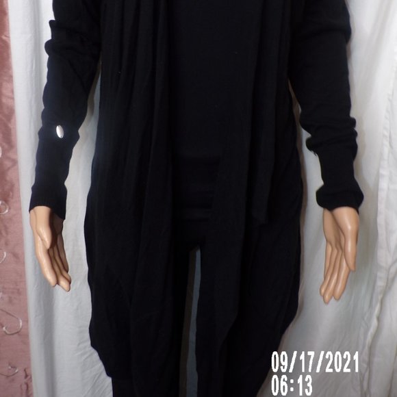 Open Black Sweater (L) - Picture 3 of 7